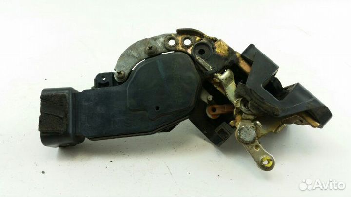 Замок двери задний левый Toyota Corolla Sprinter