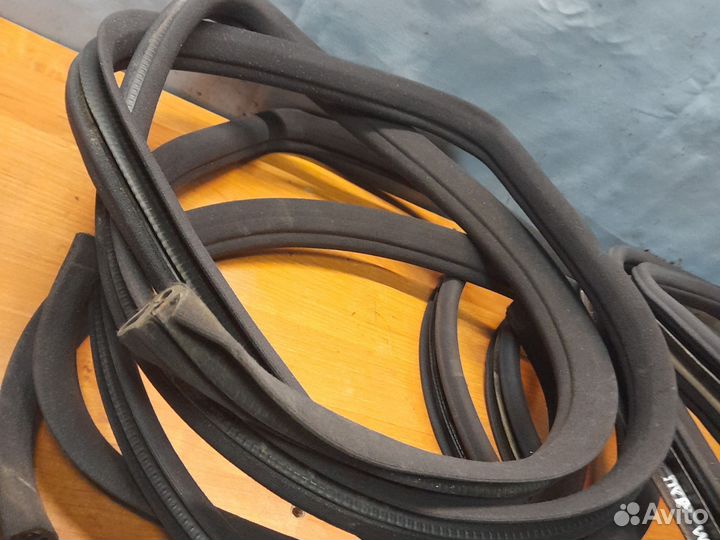 Уплотнитель двери на Mercedes W 210