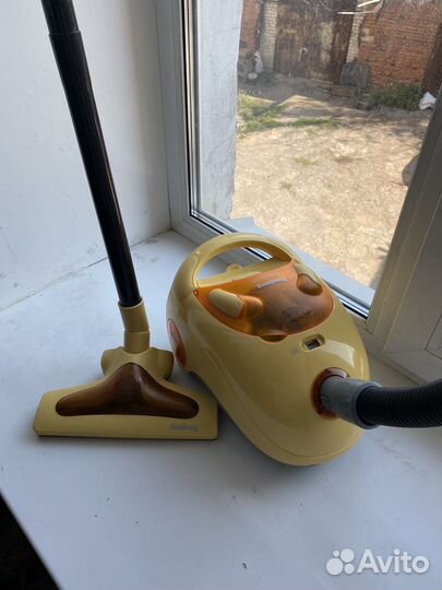 Пылесос Elenberg VC-2010