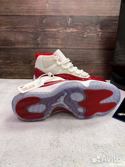 Кроссовки air jordan 11 retro Varsity red