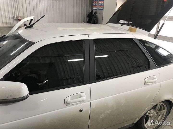 Наклейка стойки двери гранта, приора, калина