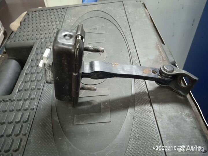 Огаранечитель задней правой двери Peugeot 207,208