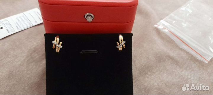 Золотые серьги с бриллиантами