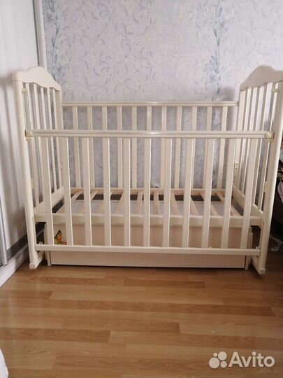 Детская кроватка с матрацем