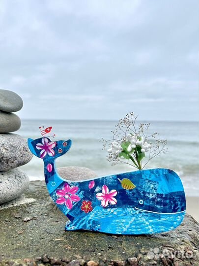 Кит веселый с птичкой