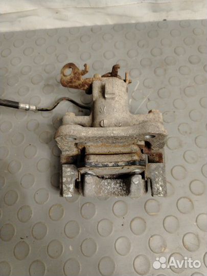 Суппорт задний правый Renault Fluence седан K4M