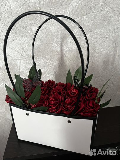 Букет из атласных роз