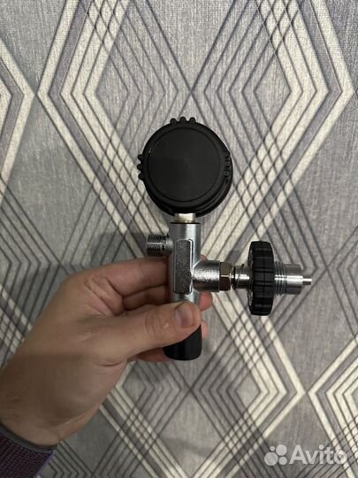 Вентиль зарядный с манометром Bauer