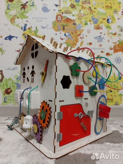 Бизиборд дом со светом