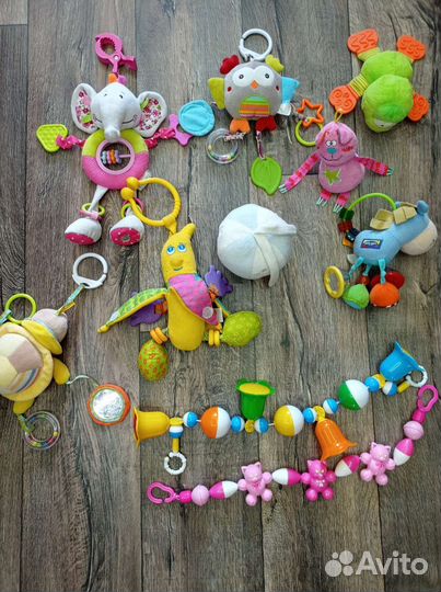 Пакет фирменных игрушек на коляску, кроватку и д.р