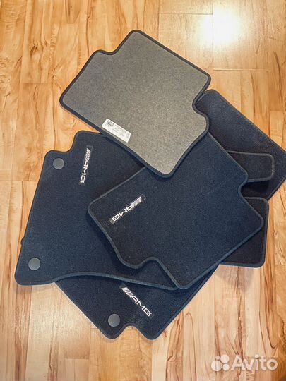Новые коврики для Mercedes E-класса