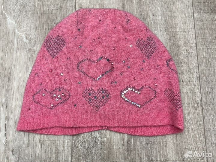 Много шапок (женские)