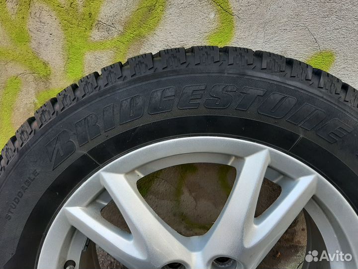 Bridgestone 738V 215/60 R16 T