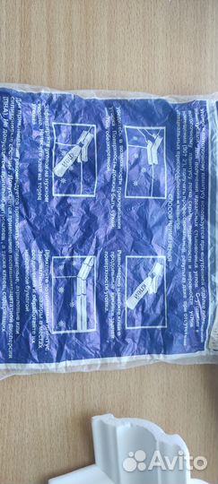 Уголок к потолочному плинтусу 60/60 новый