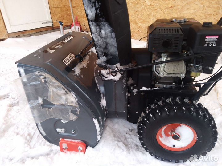 Снегоуборщик бензиновый