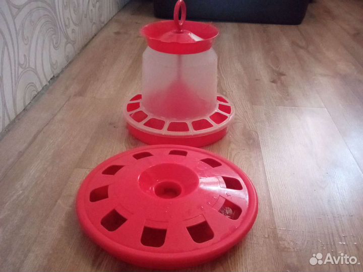 Кормушка и поилка для куриц