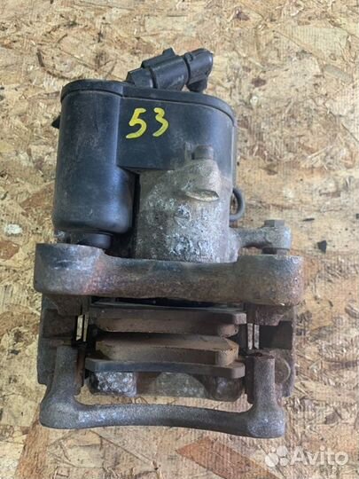 Суппорт задний левый Volkswagen Passat B6 седан