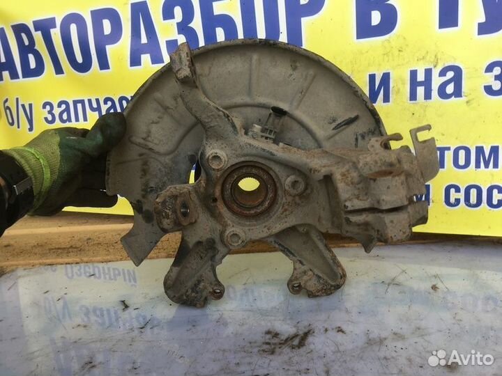 Кулак поворотный передний левый seat Leon