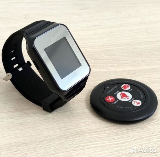 Кнопки вызова официанта и часы в ассортименте