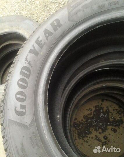 Goodyear UltraGrip Performance 215/50 R17