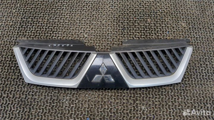 Решетка радиатора Mitsubishi Outlander XL, 2008