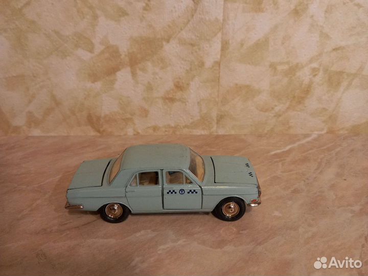 Модель автомобиля Волга газ-24 1/43 СССР