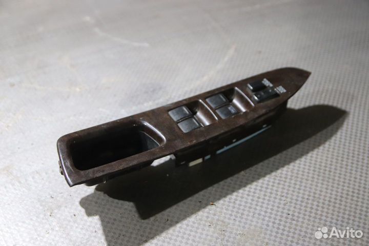 Кнопки стеклоподьемника на Тойота Креста Х90