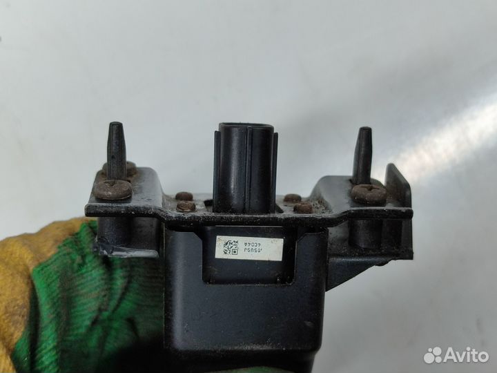 Камера переднего вида Toyota Land Cruiser 200