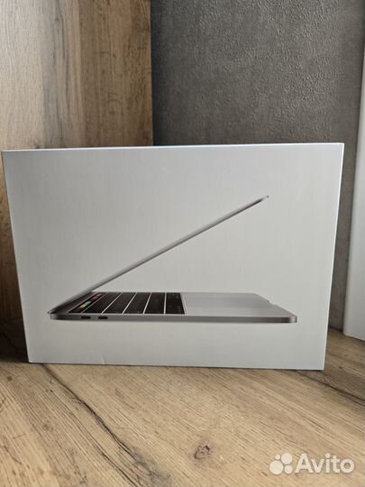 Macbook pro 13 2020 i5 8/256gb Retina /Touch Bar