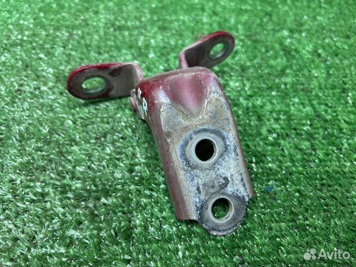 Петля двери передняя правая Kia Ceed ED