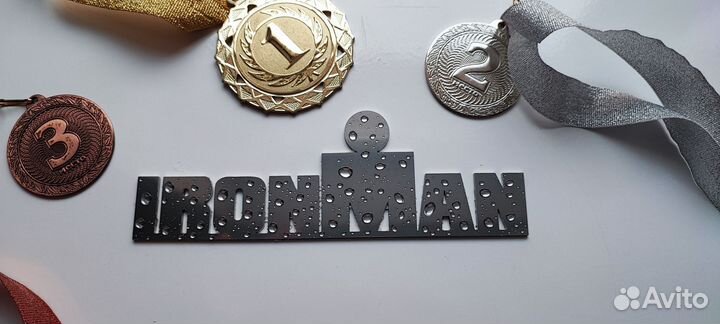 Значок на машину Ironman