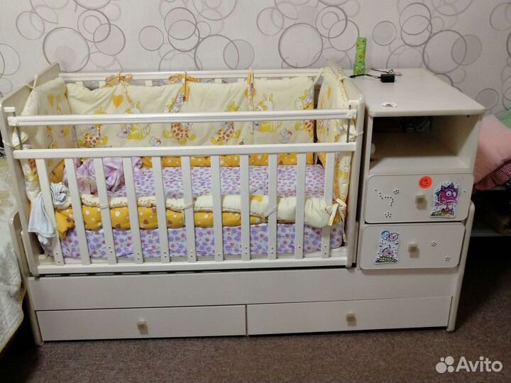 Кровать с маятником