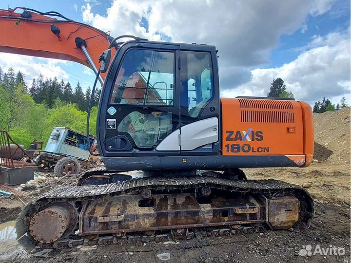 Гусеничный экскаватор Hitachi ZX180LCN-5G, 2013