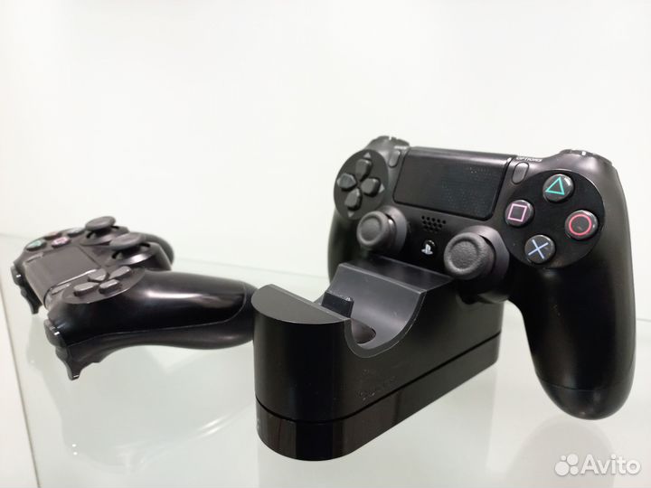 Зарядка двух джойстиков PS4