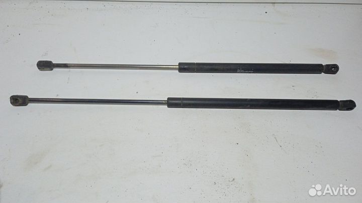 Амортизатор крышки багажника Mitsubishi Carisma