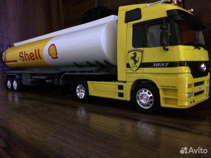Тягач мерседес с бочкой шелл