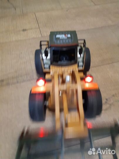 Трактор погрузчик 1:18 Huina RC