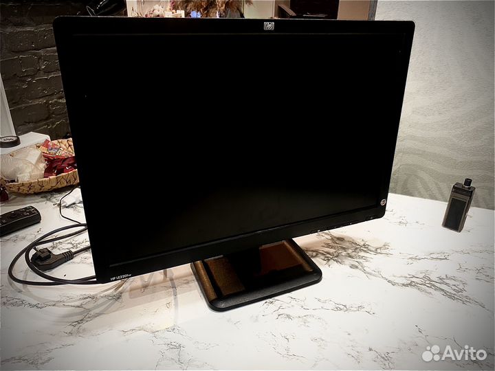 Монитор HP 22