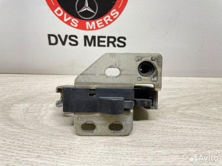Замок двери задний Mercedes Sprinter W906