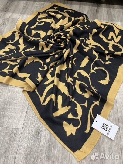 Платок шерстяной Givenchy два цвета