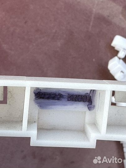 Кронштейн переднего бампера правый Ниссан Кашкай