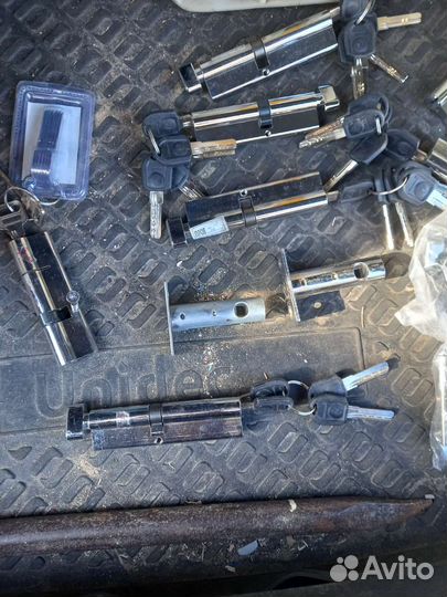 Замок дверной