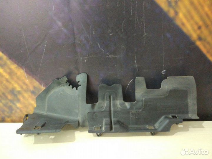 Диффузор радиатора левый Volkswagen Passat Variant