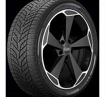 Yokohama BluEarth Winter V905 275/40 R20 и 315/35 R20 106V