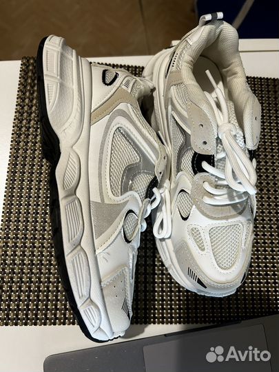 Кроссовки женские 37 размер