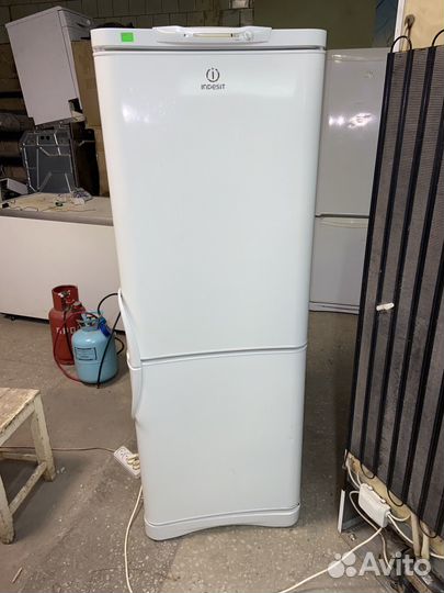 Холодильник indesit.Доставка.Гарантия