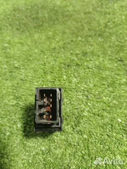 Кнопка стеклоподъемника задняя правая Hyundai