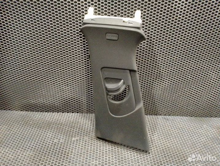 Накладка стойки левая Audi A4 B9 DES 2.0 TDI 2017