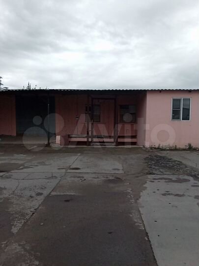 Склад с грузовым лифтом, 265 м²