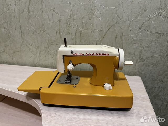 Детская швейная машинка СССР (игрушечная)
